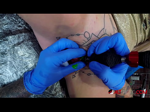 ❤️ Uiters getatoeëerde hottie Sully Savage het 'n tatoeëermerk op haar klitoris gekry ☑ Tuisgemaakte pornografie op af.tradewin.top ❌